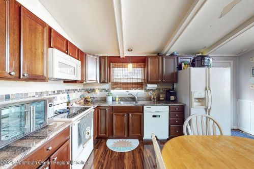 108 Monterey Dr, Bricktown NJ  08723-7009 exterior