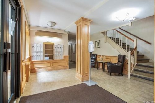 60 White Oak St, New Rochelle NY  10801-1740 exterior