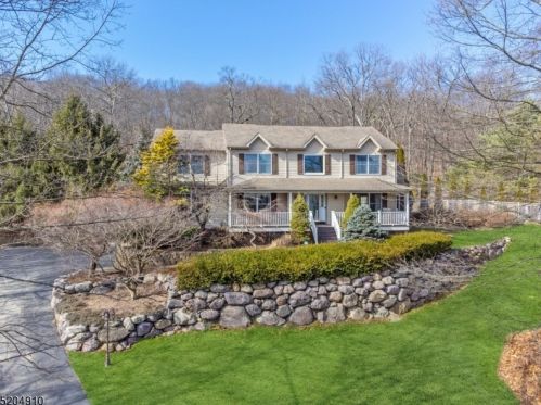 19 Marisa Ct, West Milford NJ  07480-3000 exterior