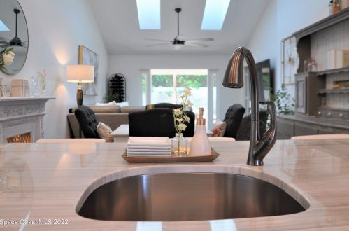 523 6th St, Vero Beach FL  32962-1687 exterior