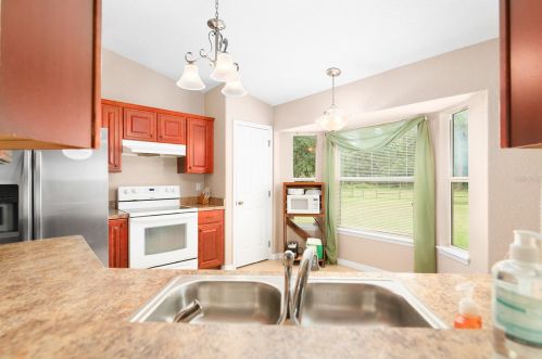 8185 180th Avenue Rd, Ocklawaha FL  32179-3750 exterior