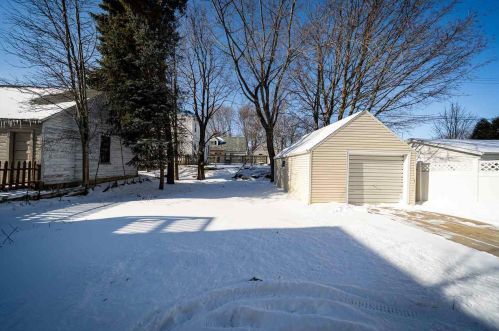 1108 8 St, Manitowoc WI 54220-2818 exterior