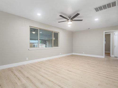 3939 Pleasant Ave, Fresno, CA 93705-2238