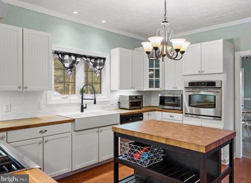 3098 Hamburg Rd, Edinburg VA  22824-3093 exterior