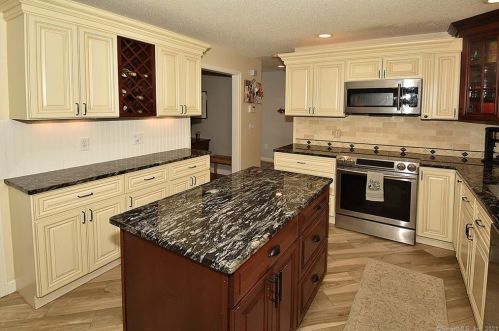 1 Jacobs Hill Rd, Ellington CT  06029-3117 exterior