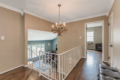 6 Stuart Ct, Huntington Station NY  11746-4237 exterior