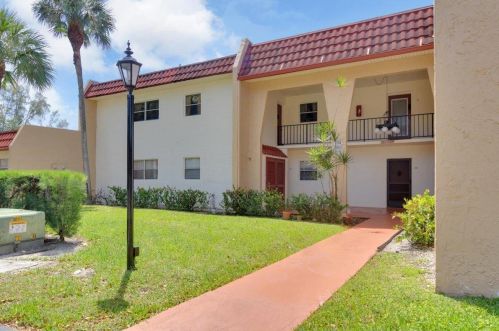 218 Lake Frances Dr, West Palm Beach, FL 33411-2326