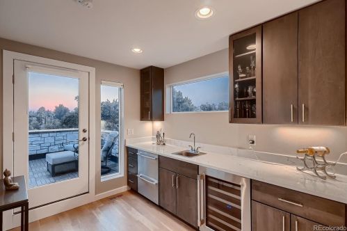 1140 Cook St, Denver CO 80205-5010 exterior