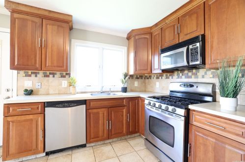34 Gedney Way, White Plains NY  10605-2519 exterior