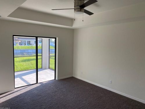 829 37th St, Cape Coral, FL 33914-7928