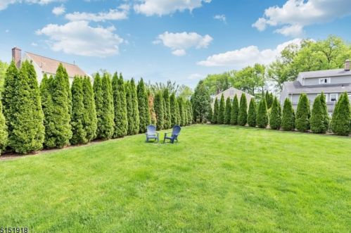 2 Lenhome Dr, Cranford NJ 07016-2954 exterior