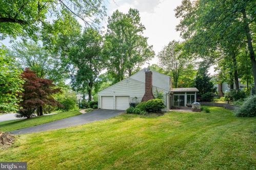 401 Santillo Way, Downingtown PA  19335-3132 exterior