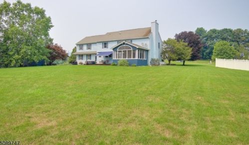 25 Martingale Dr, Wantage NJ  07461-2857 exterior