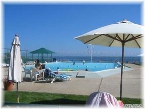 202 Mariners Way, Copiague, NY 11726-5112