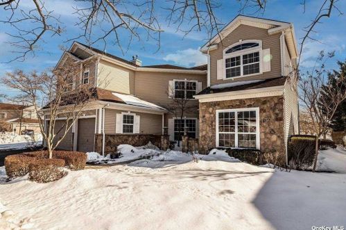 77 Hamlet Dr, Mount Sinai, NY 11766-3001