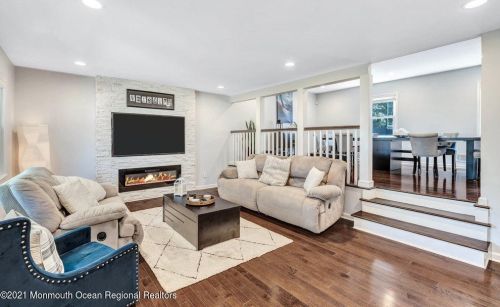 5 Coach Dr, Hazlet NJ  07730-1805 exterior