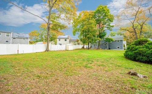 32 Meadow Rd, East Brunswick NJ  08816-4333 exterior