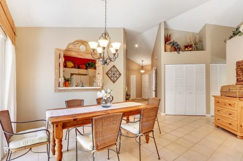 231 Canterbury Dr, West Palm Beach FL  33418-7178 exterior