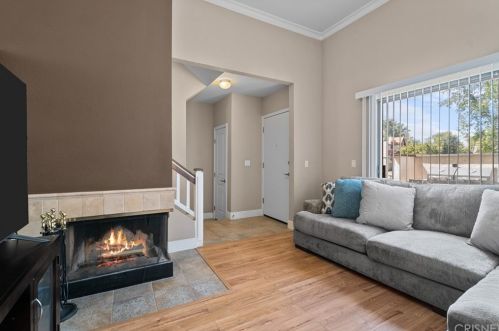 27616 Nugget Dr, Santa Clarita, CA 91387-5834