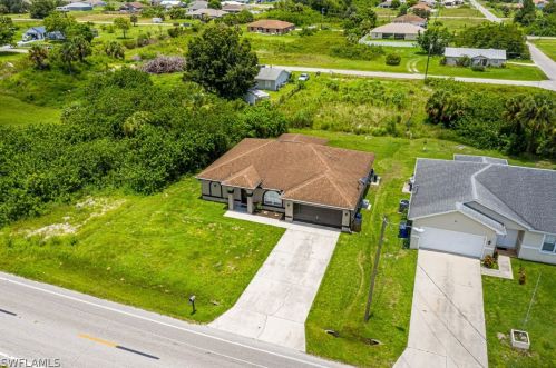 4214 8th St, Lehigh Acres, FL 33976-2240