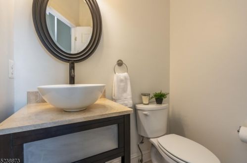 10 Providence Dr, Flemington NJ  08822-3447 exterior