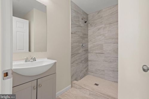 213 Hampton Dr, Spotsylvania VA 22551-8746 exterior