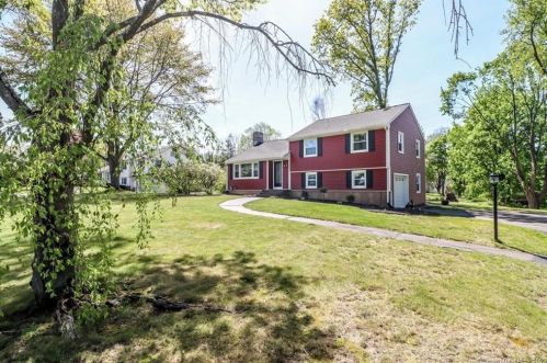 1512 Ridge Rd, North Haven, CT 06473-2901