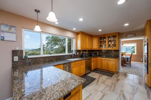 858 Sanel Dr, Ukiah CA  95482-9604 exterior