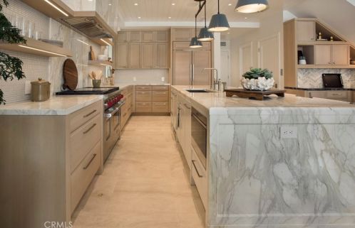 209 Crystal Ave, Newport Beach CA  92662-1313 exterior