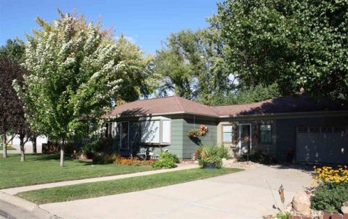 415 7th St, Shady Grove, IA 50648-1022