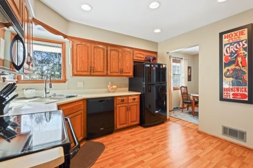 5353 Lakeview Dr, Greendale WI 53129-1930 exterior