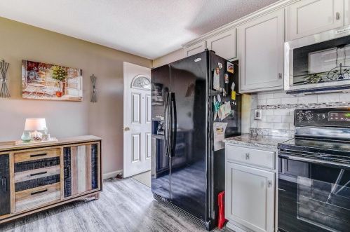 1 Kathy St, South Kingstown RI  02882-5040 exterior