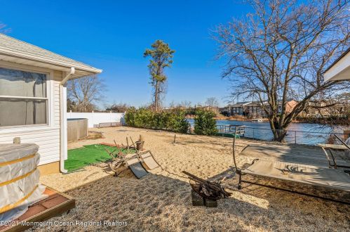 323 Lk Shr Dr, Bricktown NJ 08723-6013 exterior