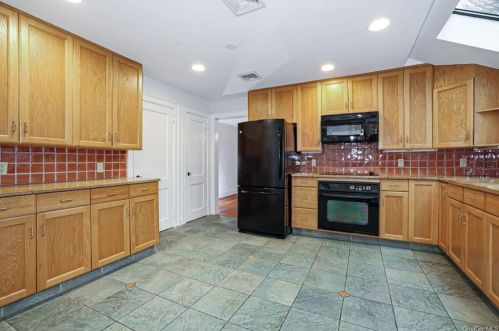 23 Lewis Ave, Hartsdale NY  10530-2803 exterior