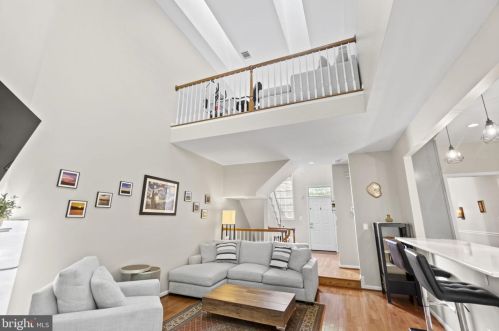 11410 Hollow Timber Ct, Herndon VA  20194-1980 exterior