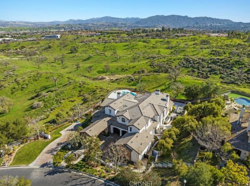 25682 Oak Meadow Dr, Santa Clarita CA  91381-0762 exterior