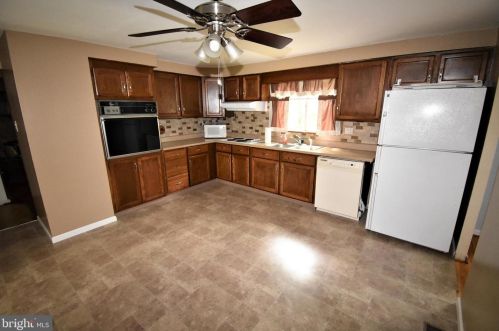 13 Saxony Dr, Riverton NJ  08077-4389 exterior