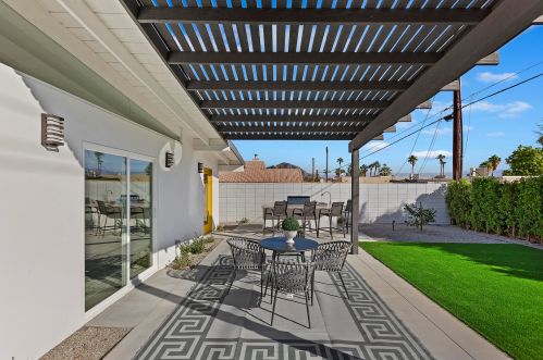 52152 Avenida Alvarado, La Quinta CA  92253-3229 exterior