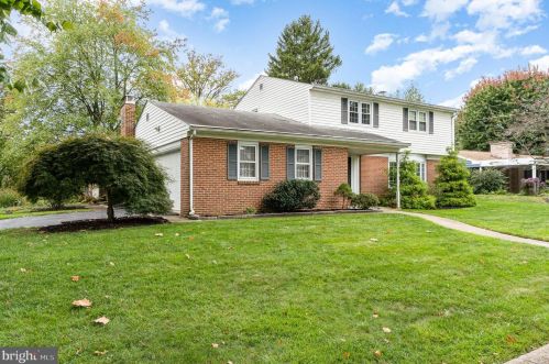 2 Amherst Dr, Camp Hill, PA 17011-7703