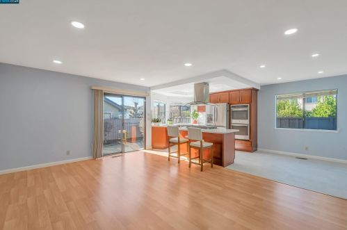 701 Begonia Dr, San Leandro CA  94578-3804 exterior
