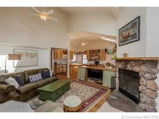 44 Hbr Vw Rd, Guilford CT  06437 exterior