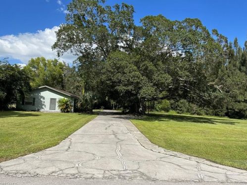 5379 Myrtle Ln, Naples, FL 34113-8526