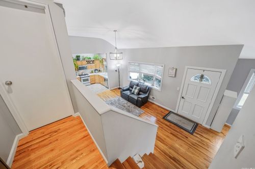 40 Royal Ln, Northport NY  11768-3332 exterior