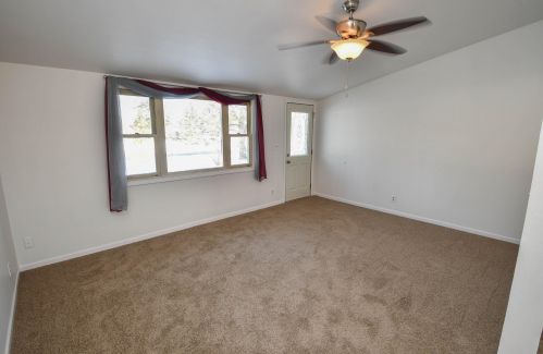 9910 Saratoga Dr, Caledonia, WI 53108-9636