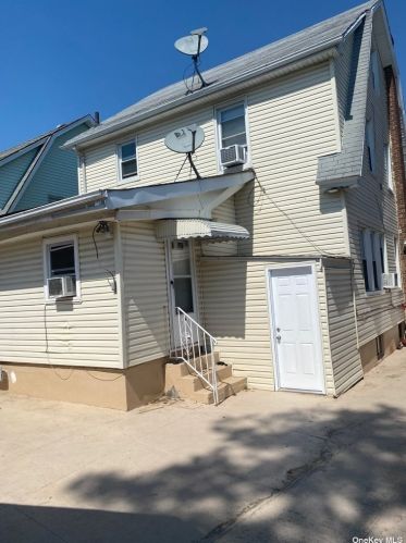 109-16 213th St, Jamaica, NY 11429-1032