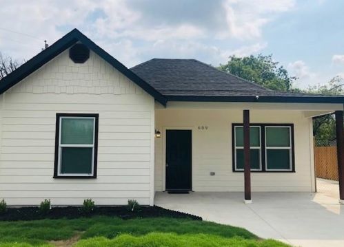 609 Loney St, Fort Worth, TX 76104-3839