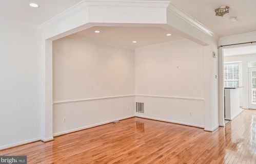 2617 Logan Wood Dr, Herndon VA 20171-4367 exterior