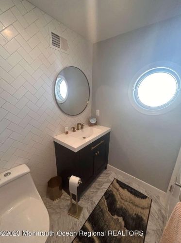 5 Fort Ave, Pelican Island NJ  08751-1512 exterior