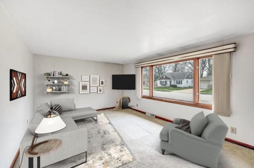 1068 Raleigh St, Green Bay, WI 54304-3818
