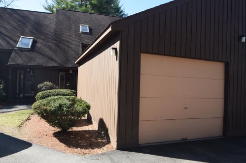 15 Valencia Dr, Nashua, NH 03062-1405